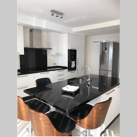 Luxury - 4 Bedrooms, 5 Bathrooms Vila *