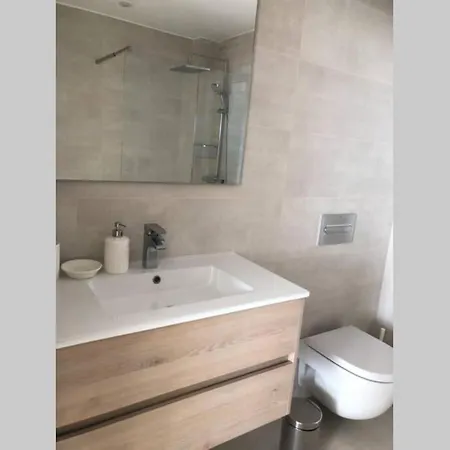 Luxury - 4 Bedrooms, 5 Bathrooms Vila